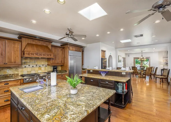 Bocce Court, Heated Pool, Spa, Putting Green, Villa *